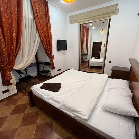 Ukrainian House Апартаменти На Площі Ринок Lviv Exteriör bild